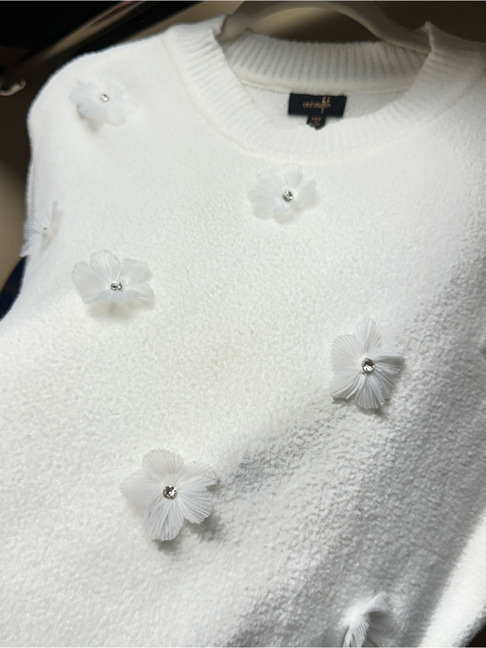Women’s White Floral Appliqué Sweater